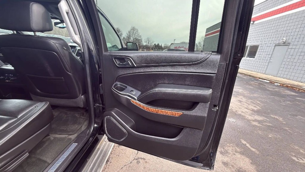 2015 Chevrolet Suburban Image 15