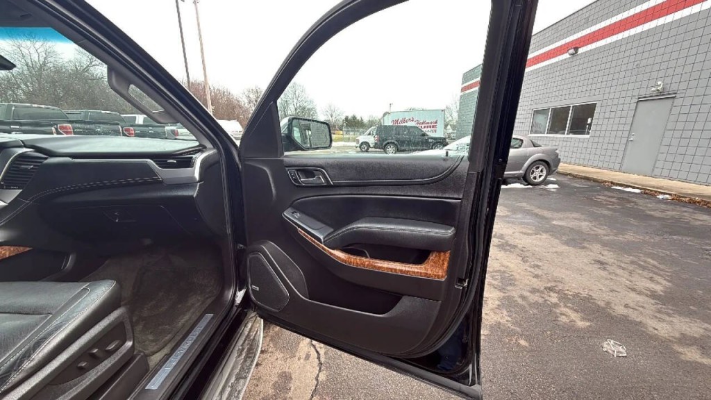 2015 Chevrolet Suburban Image 17