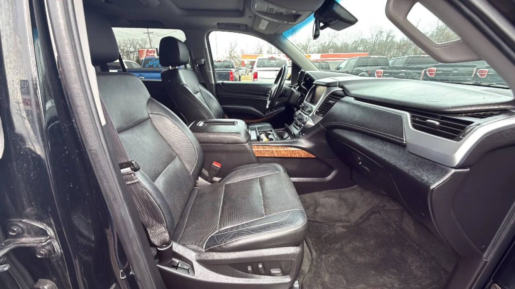 2015 Chevrolet Suburban Image 18