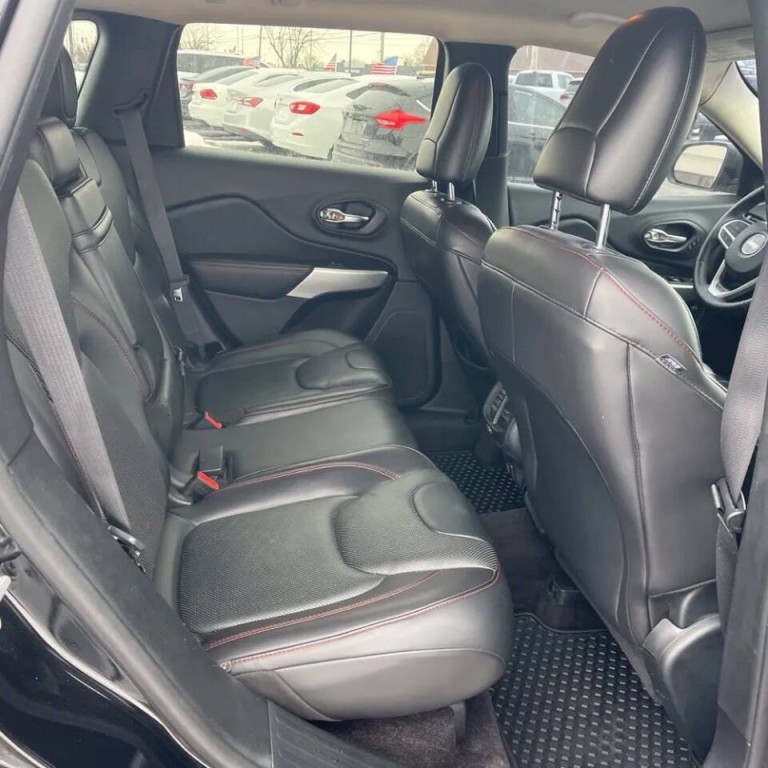 2017 Jeep Cherokee Image 10