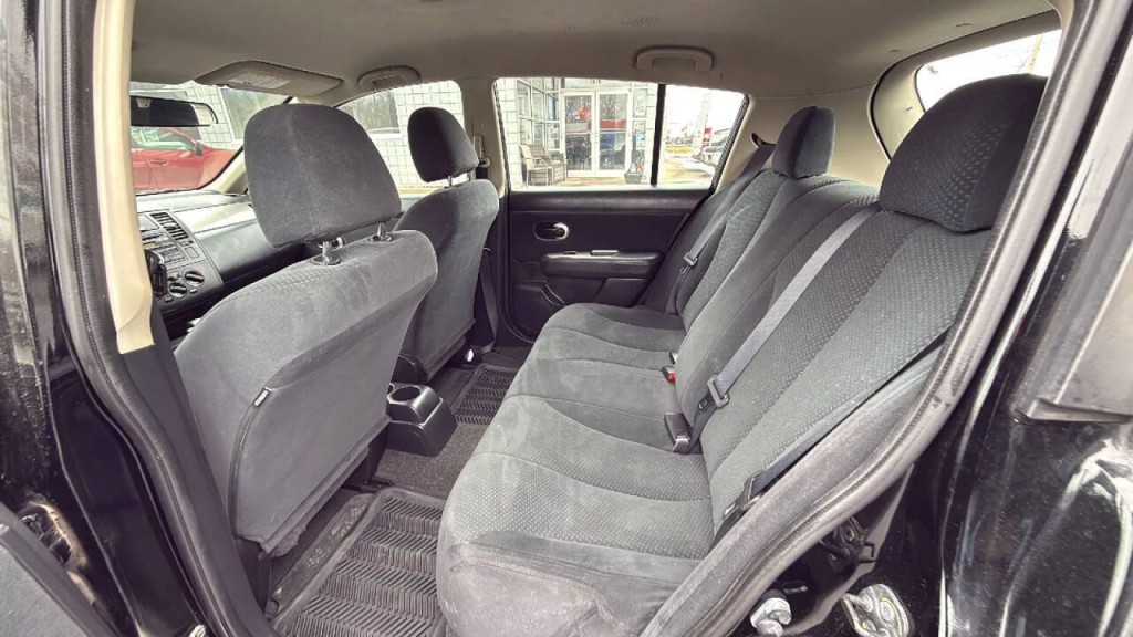2011 Nissan Versa Image 12