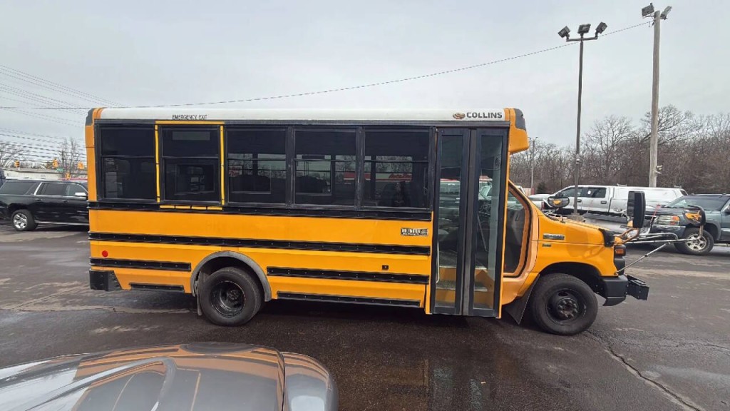 2016 Ford E-Series Image 6