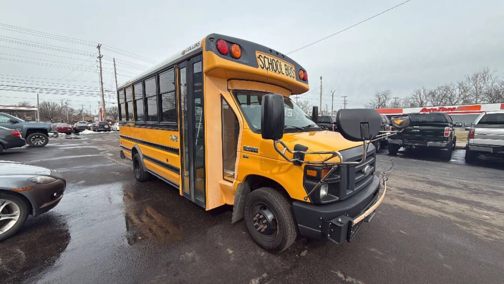 2016 Ford E-Series Image 7