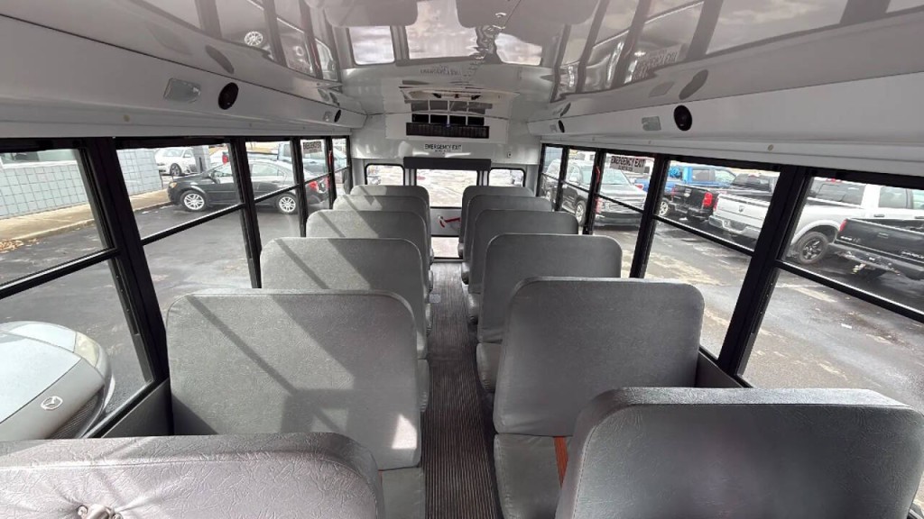 2016 Ford E-Series Image 11