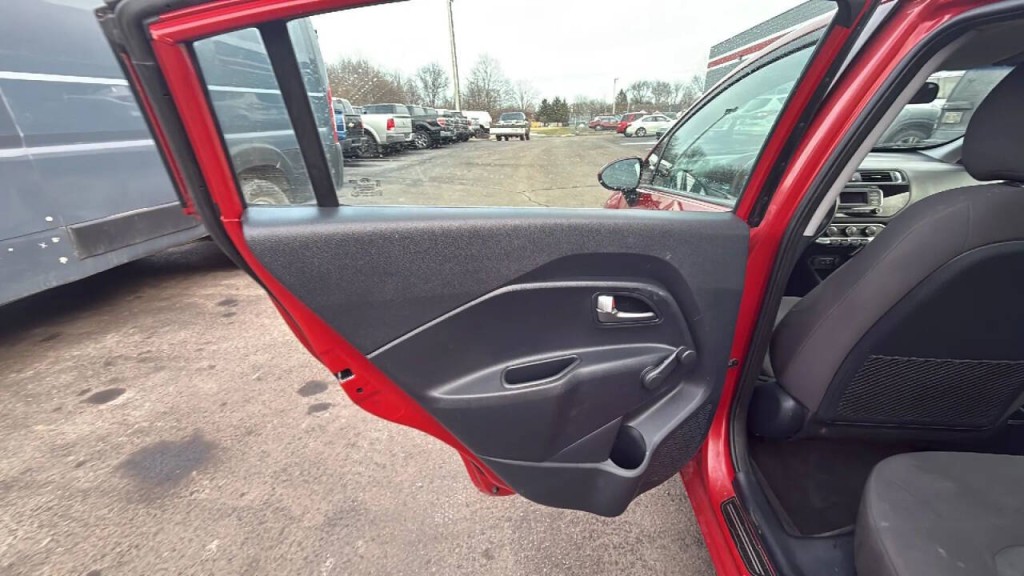 2017 Kia Rio Image 12