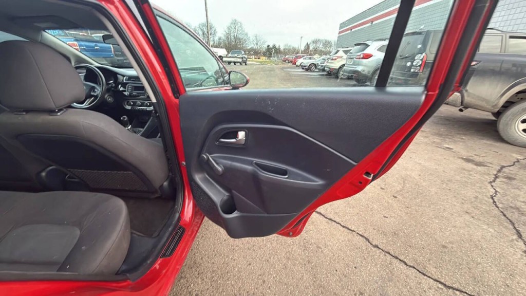 2017 Kia Rio Image 14