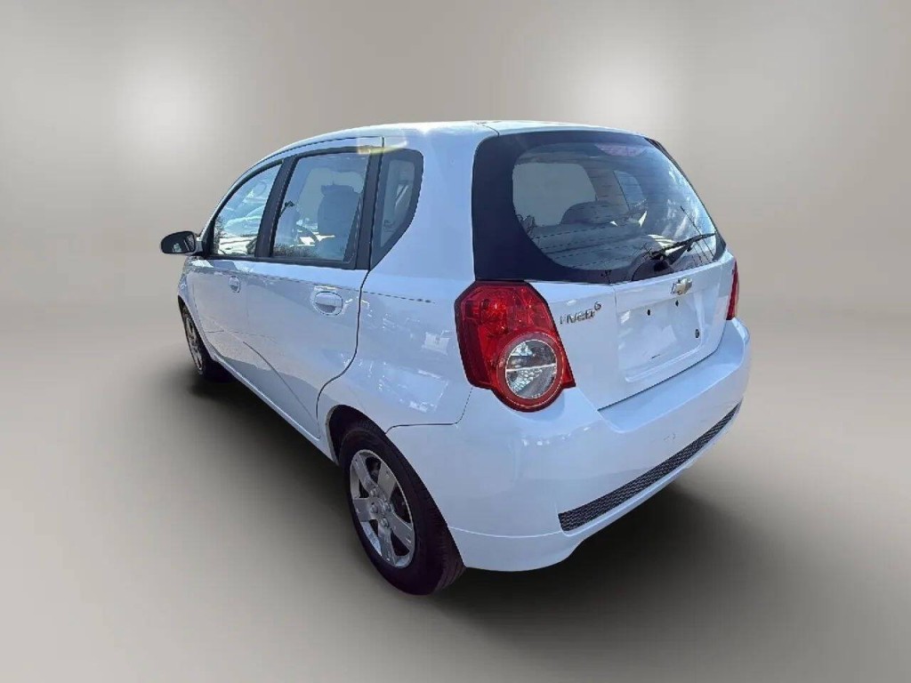 2011 Chevrolet Aveo Image 3