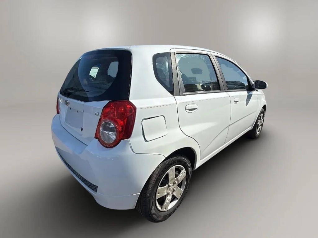 2011 Chevrolet Aveo Image 5