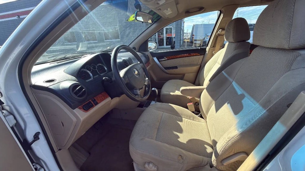 2011 Chevrolet Aveo Image 10