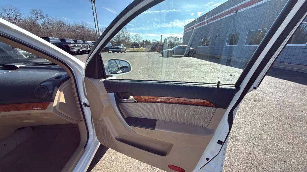 2011 Chevrolet Aveo Image 15