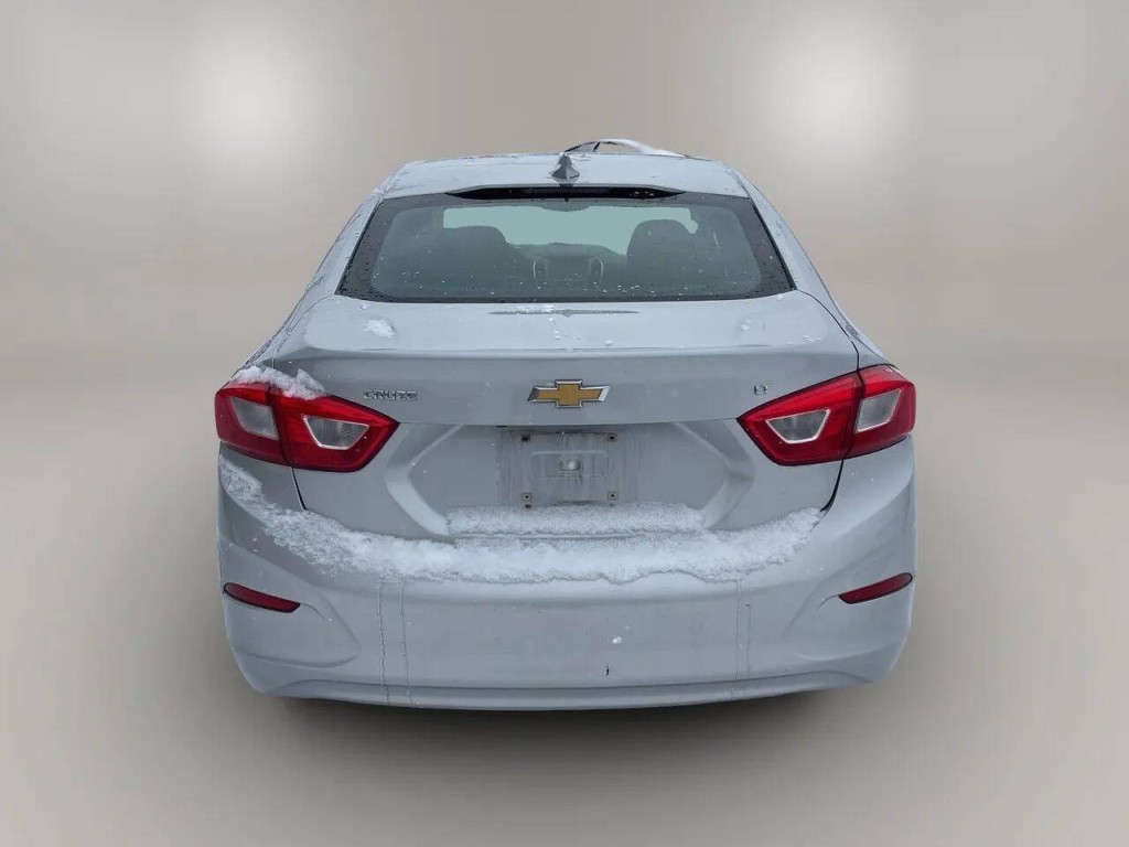 2016 Chevrolet Cruze Image 2