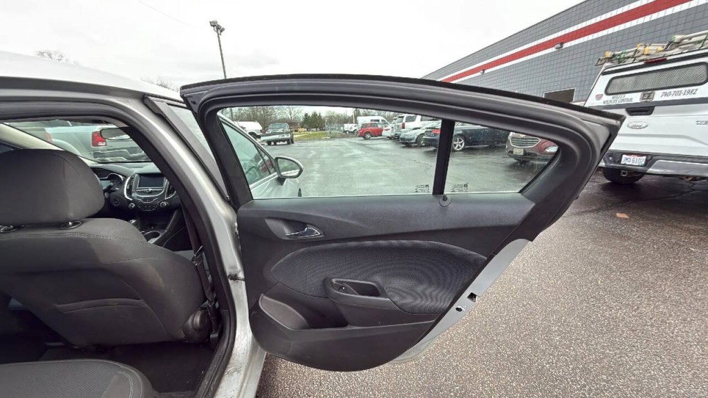 2016 Chevrolet Cruze Image 16