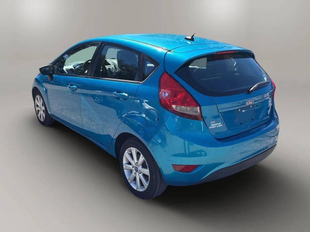 2012 Ford Fiesta Image 5