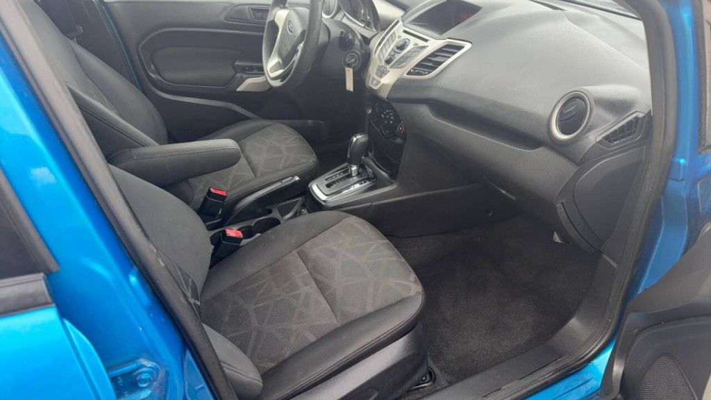 2012 Ford Fiesta Image 13