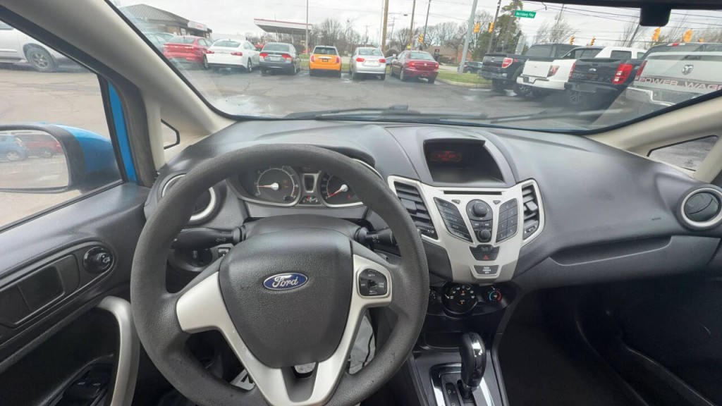 2012 Ford Fiesta Image 14