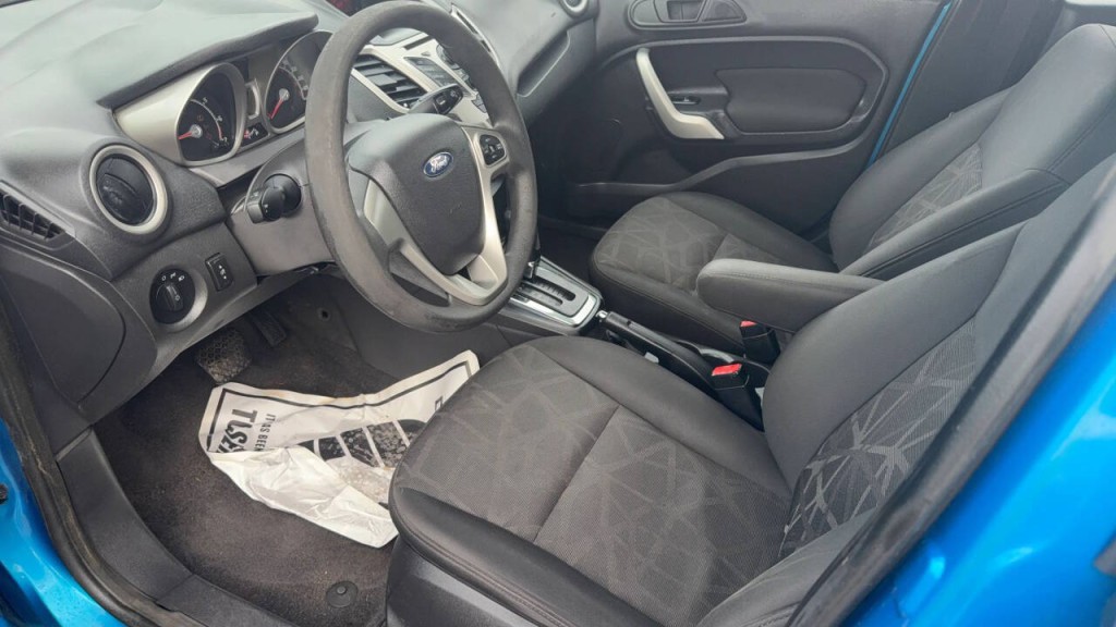 2012 Ford Fiesta Image 7