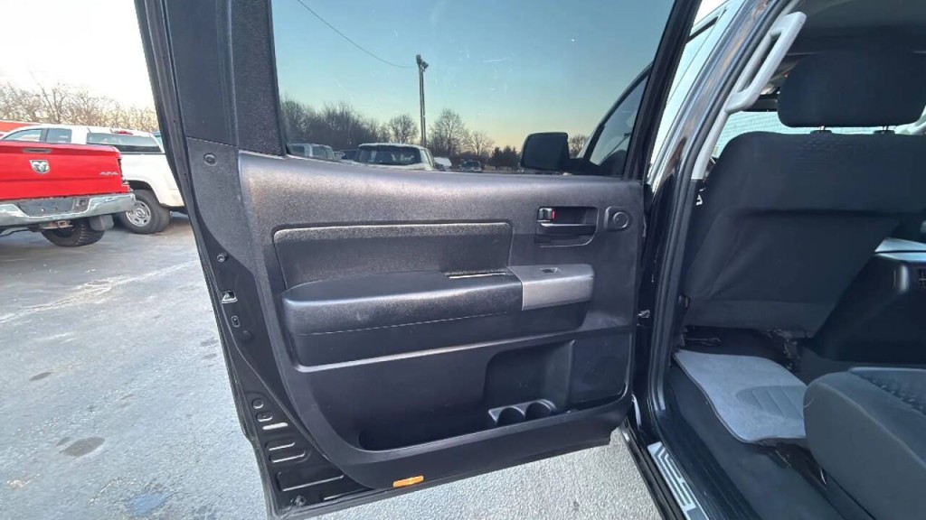 2010 Toyota Tundra Image 12
