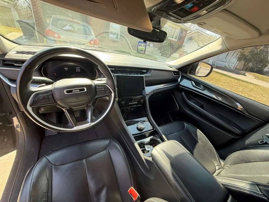 2022 Jeep Grand Cherokee Image 11