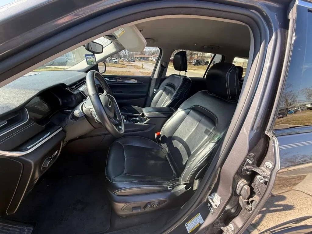 2022 Jeep Grand Cherokee Image 16