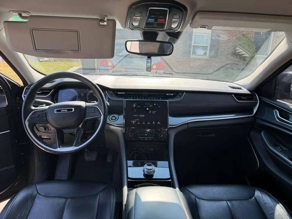 2022 Jeep Grand Cherokee Image 17