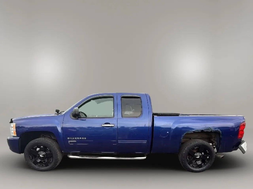2010 Chevrolet Silverado 1500 Image 2