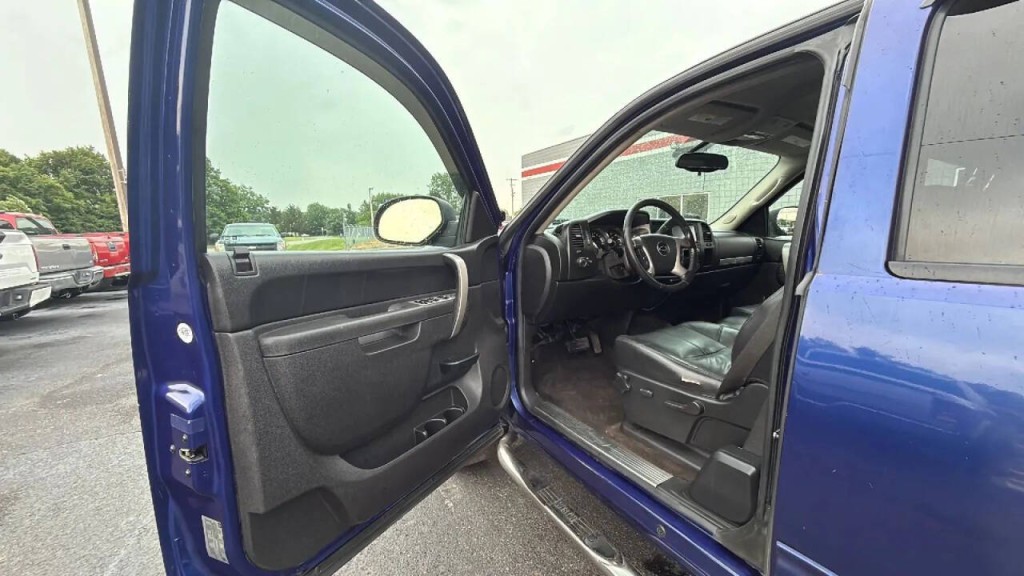 2010 Chevrolet Silverado 1500 Image 9