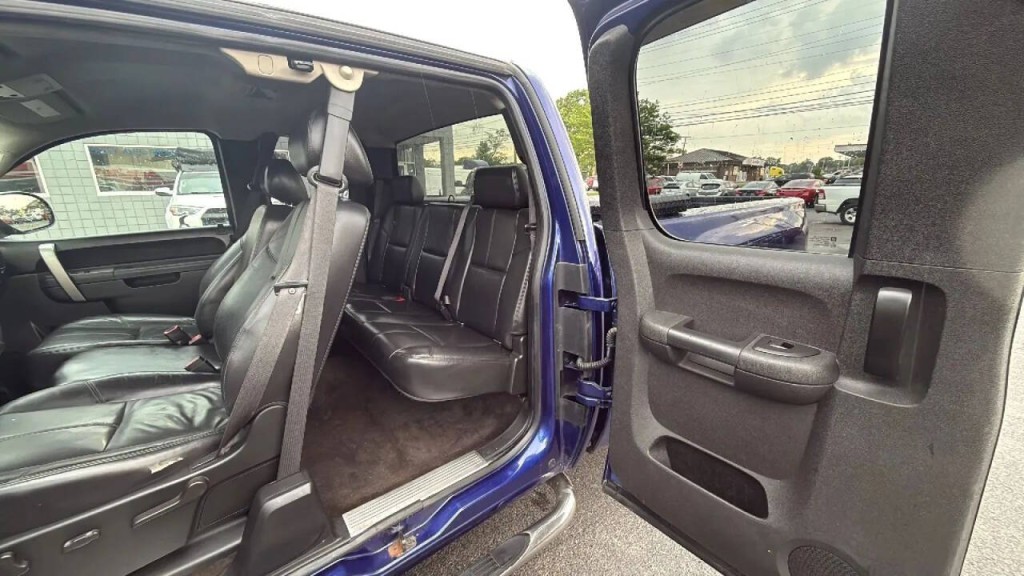 2010 Chevrolet Silverado 1500 Image 11