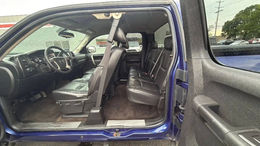 2010 Chevrolet Silverado 1500 Image 12