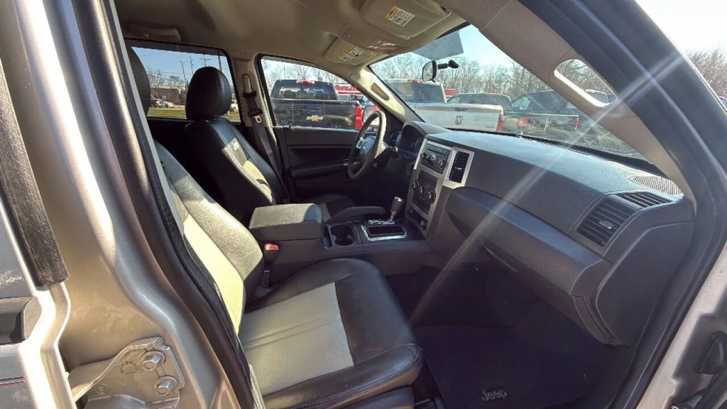 2008 Jeep Grand Cherokee Image 16