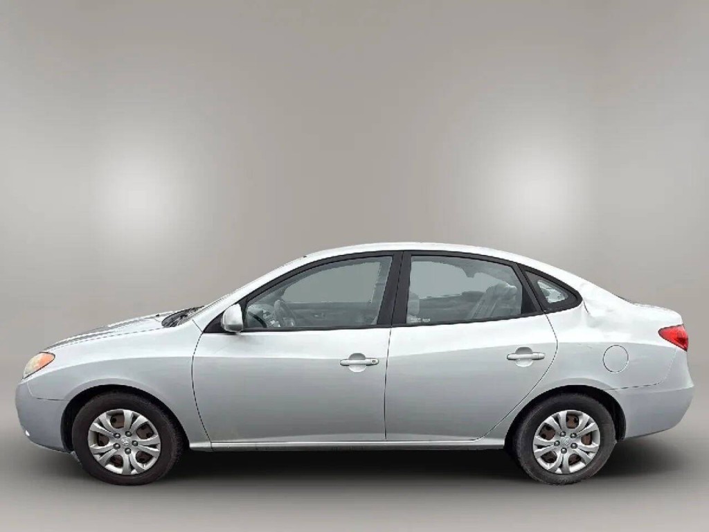 2010 Hyundai Elantra Image 2