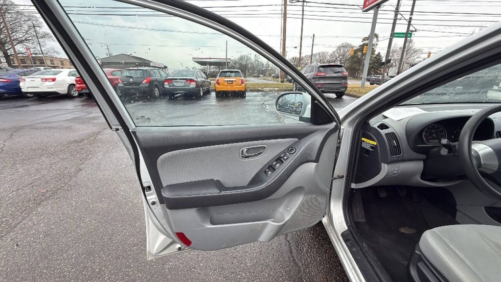 2010 Hyundai Elantra Image 9