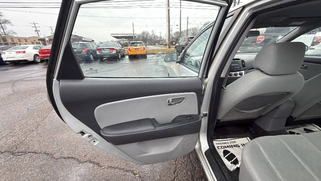 2010 Hyundai Elantra Image 11