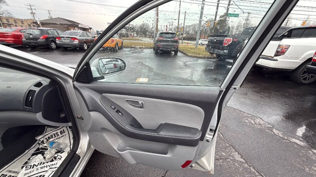 2010 Hyundai Elantra Image 15