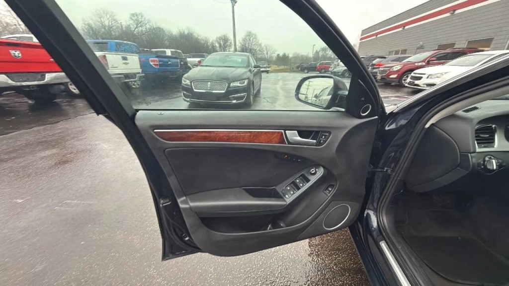 2010 Audi A4 Image 10