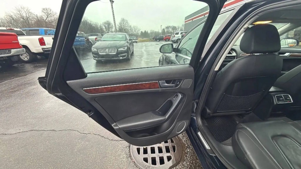 2010 Audi A4 Image 12