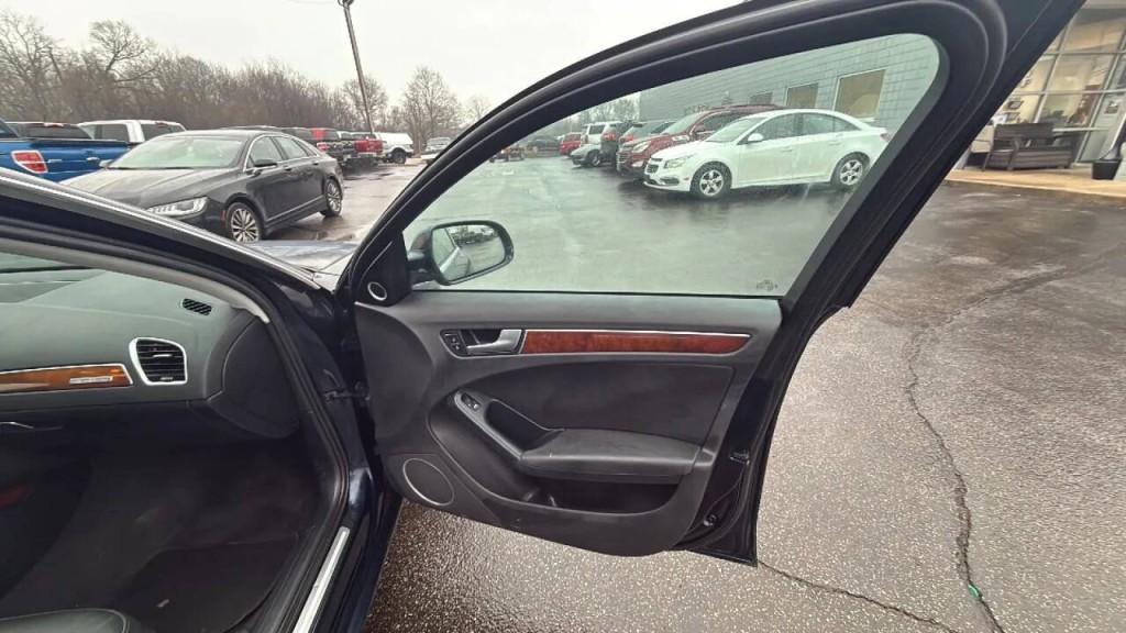 2010 Audi A4 Image 17