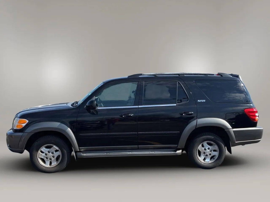 2004 Toyota Sequoia Image 2