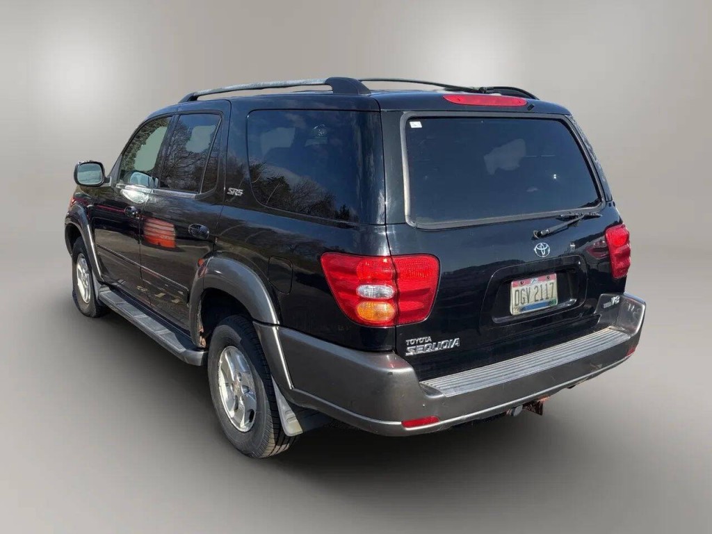 2004 Toyota Sequoia Image 5
