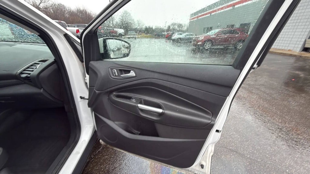 2016 Ford Escape Image 17