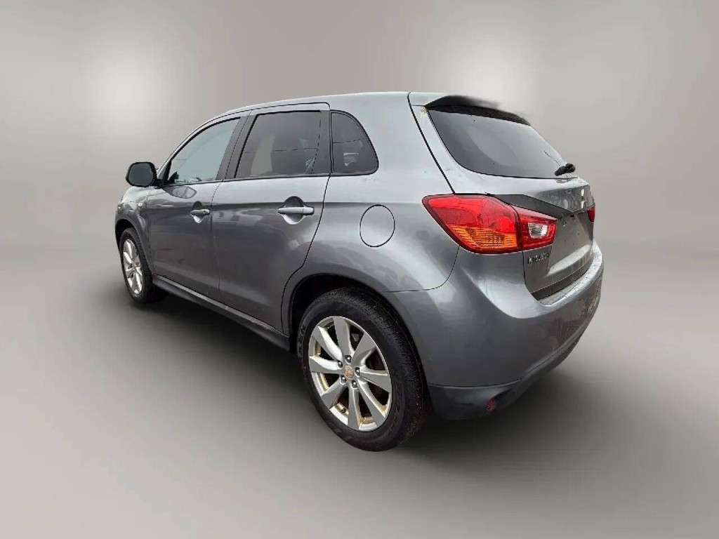 2013 Mitsubishi Outlander Image 3