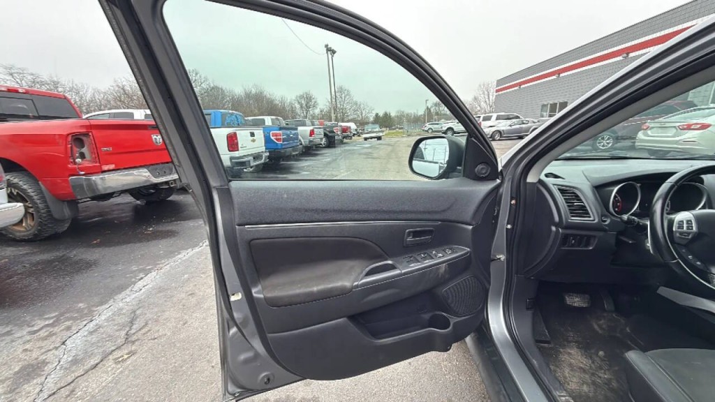 2013 Mitsubishi Outlander Image 9