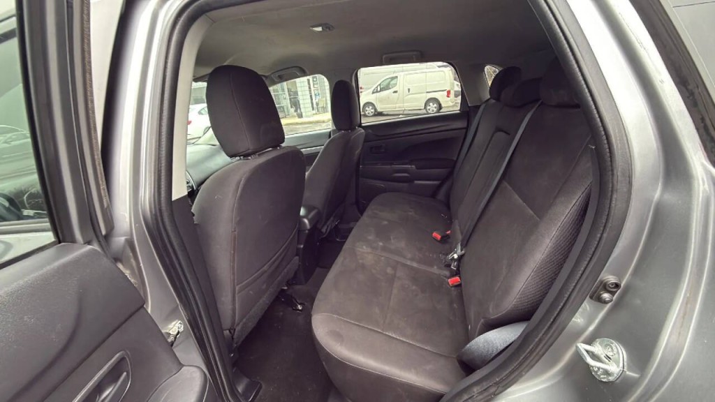 2013 Mitsubishi Outlander Image 12