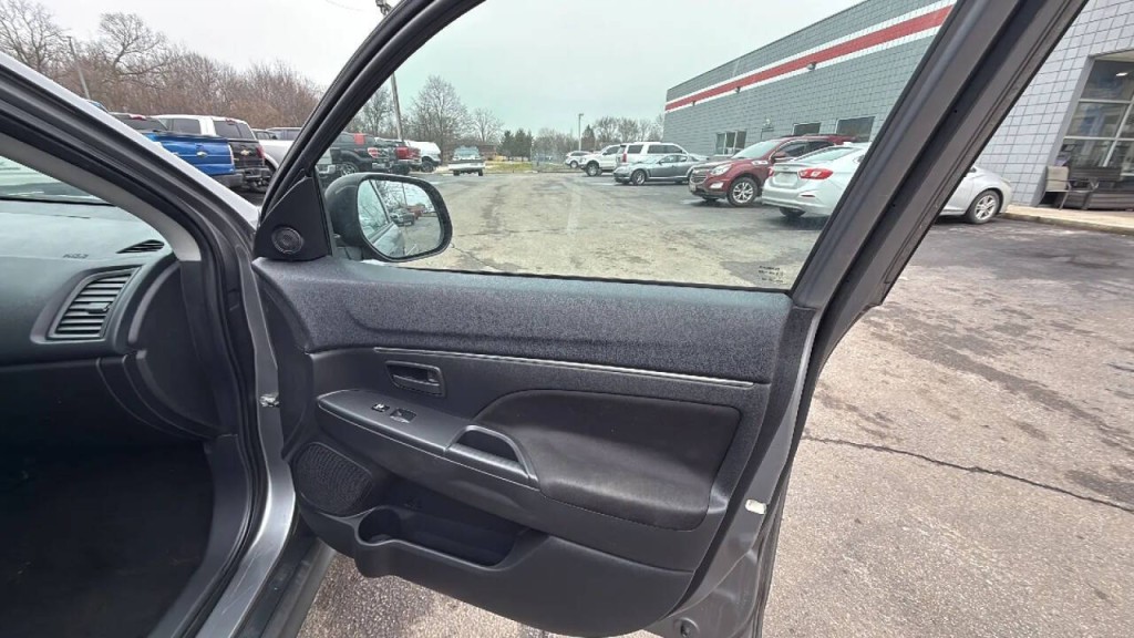 2013 Mitsubishi Outlander Image 15