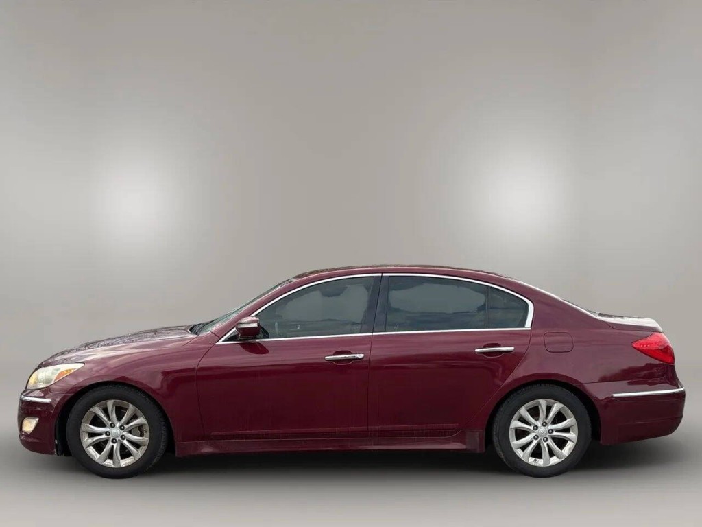 2012 Hyundai Genesis Image 3