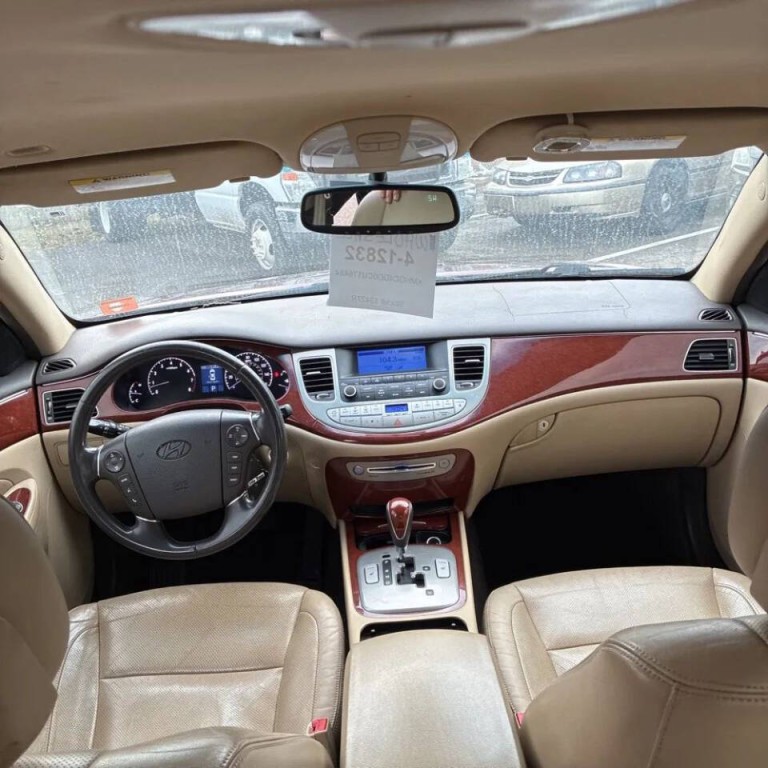 2012 Hyundai Genesis Image 8