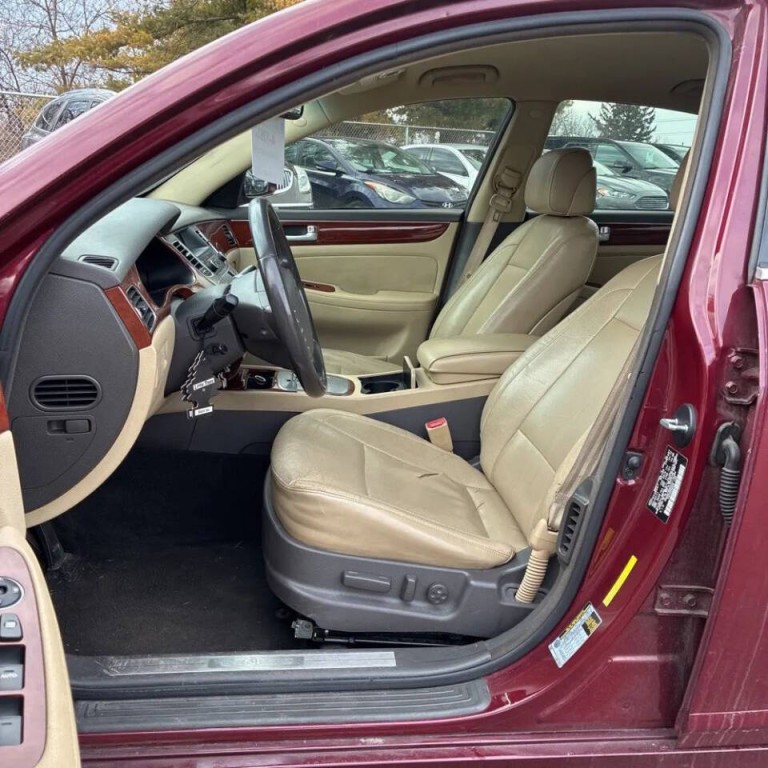 2012 Hyundai Genesis Image 11