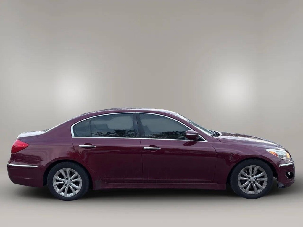 2012 Hyundai Genesis Image 12