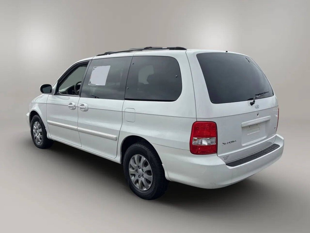 2005 Kia Sedona Image 2