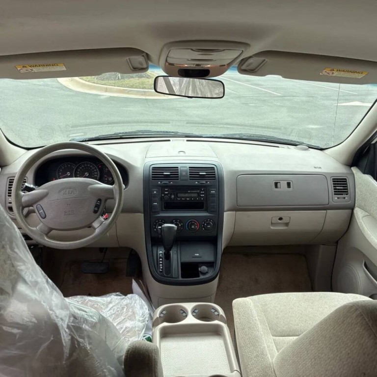 2005 Kia Sedona Image 10