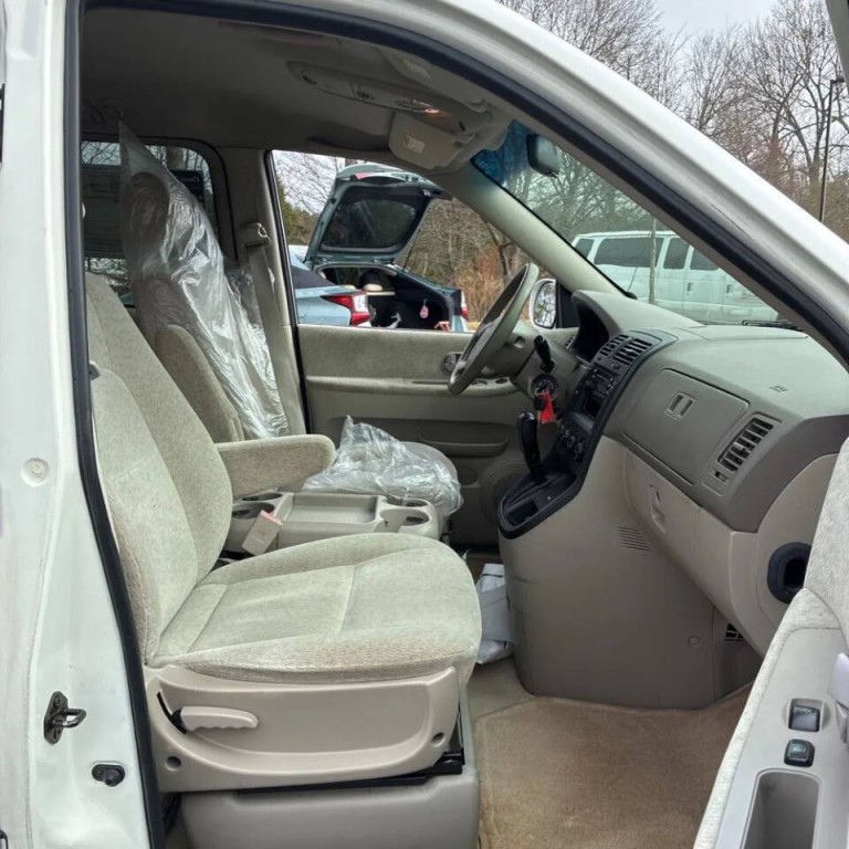 2005 Kia Sedona Image 11